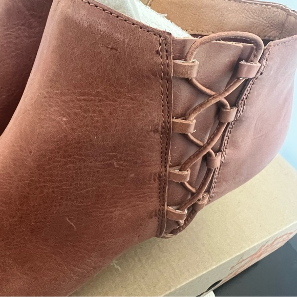 Latigo Women's Brown Ankle Booties - Picture 5 of 5
